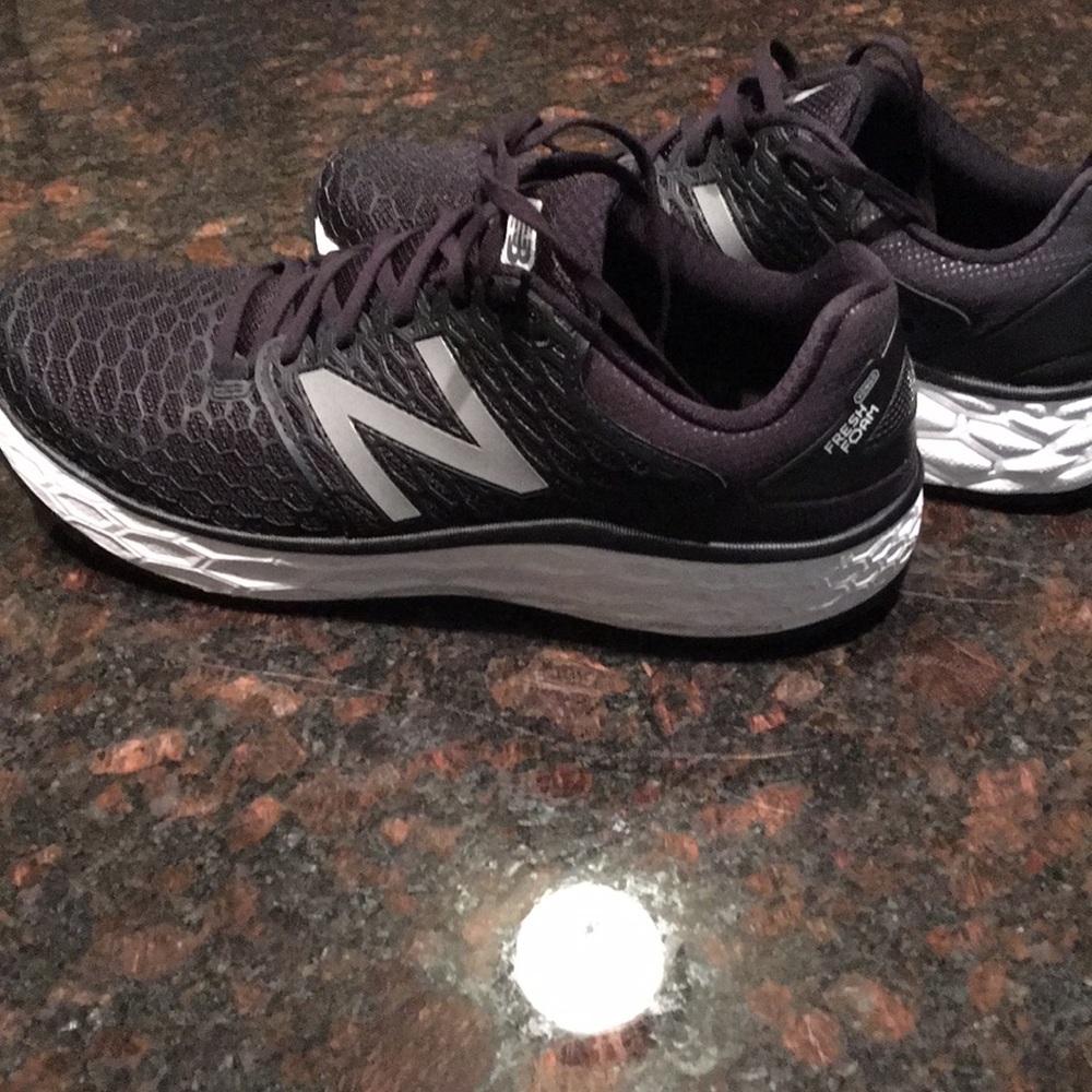 Men’s size 12 new balance vongo nwot